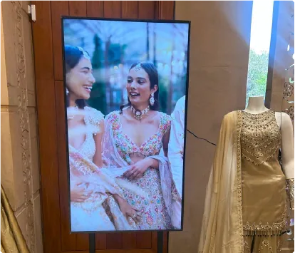 Retail digital signage display